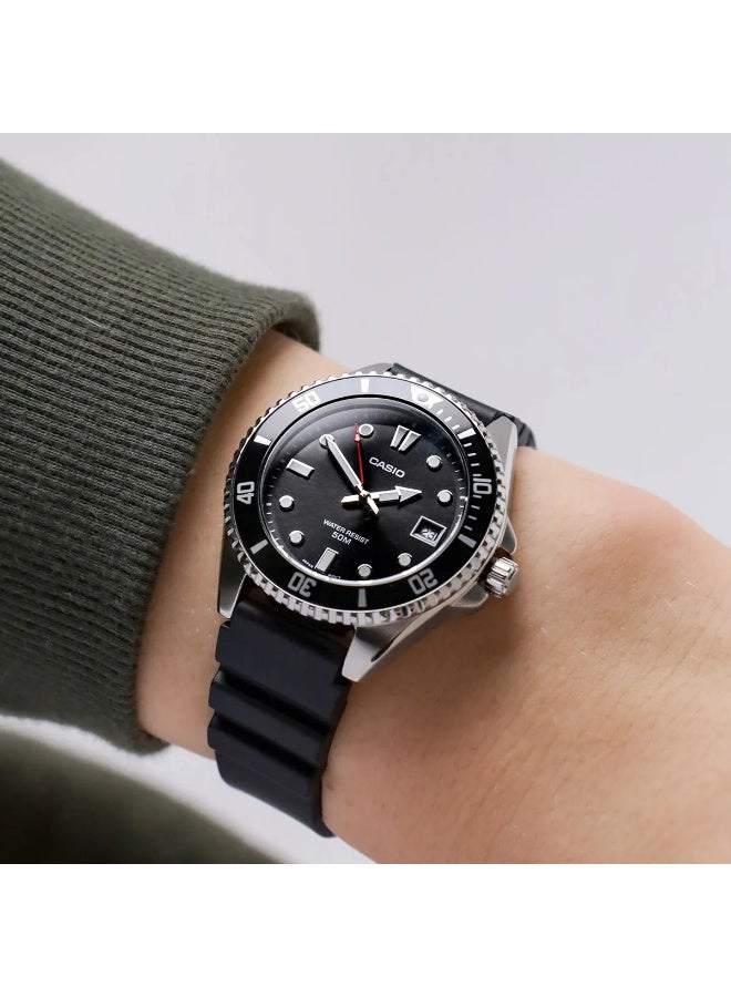 CASIO Unisex Dive Watch - MDV-10-1A1VDF Black Dial - Image 4